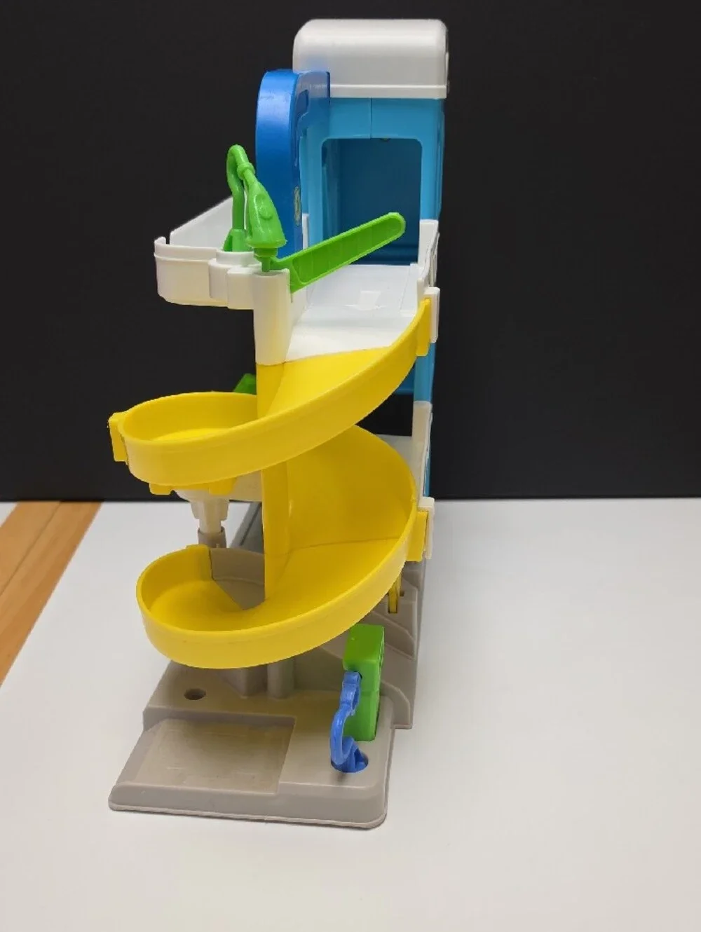 Fisher-Price Blue, Yellow & White Spiral Car Garage Playset